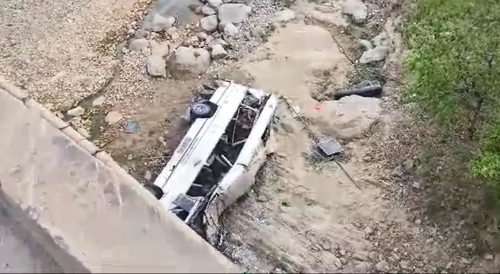 Nine killed as passenger bus plunges into ravine in Azad Kashmir