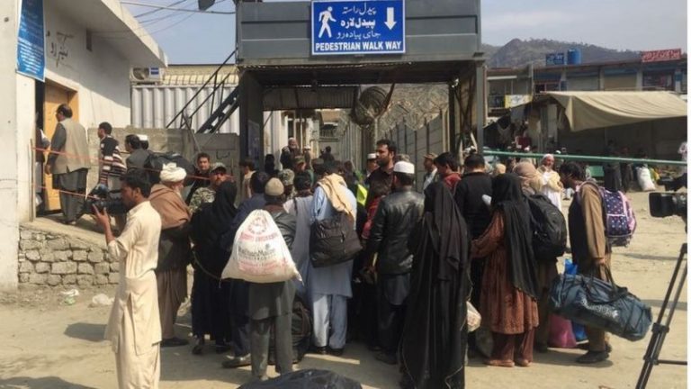 Pakistan Illegal Afghan Families Start Leaving Pakistan after Deadline