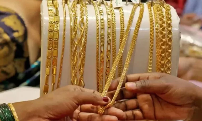 Gold price increases by Rs2000 per tola in Pakistan