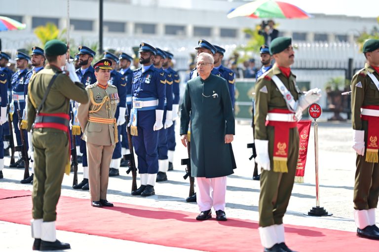President Alvi Receives Farewell Guard of Honour