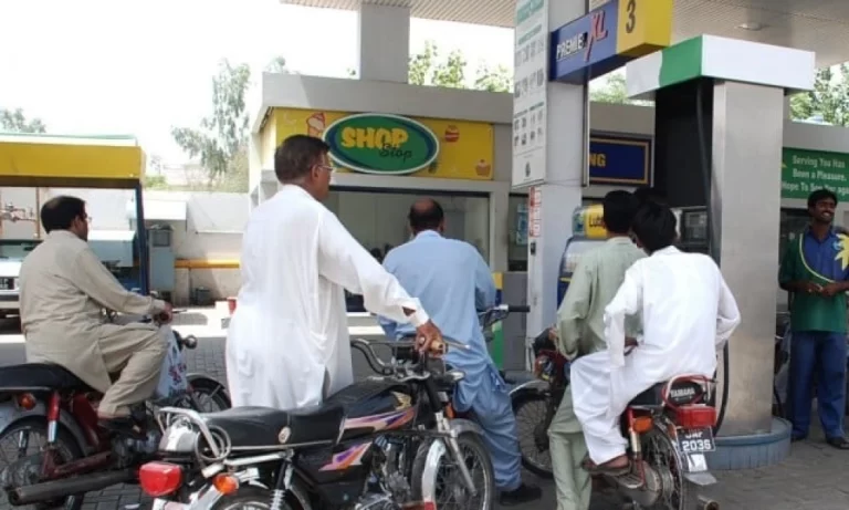 Pakistan Petroleum Sellers Threaten Nationwide Pump Shutdown