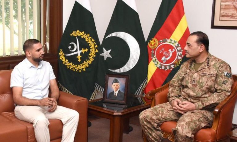 Army Chief Lauds Amir Khan Sports Achievements