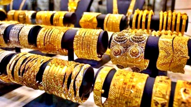 Gold Prices Decline in Pakistan Amid International Market Fluctuations