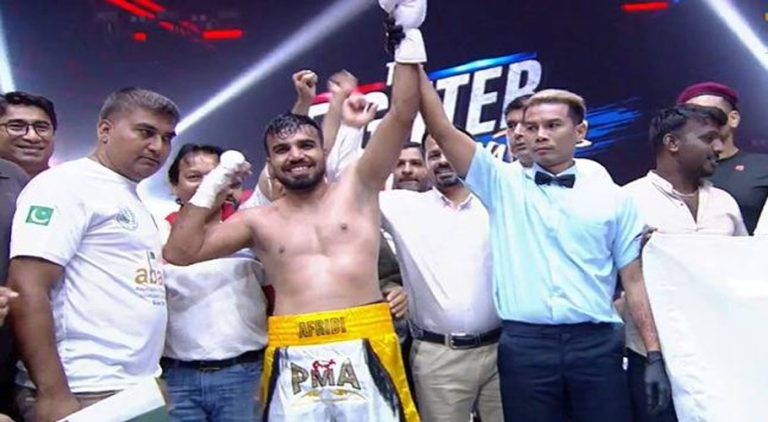 Shahir Afridi Knocks Out Ronit Solankhi