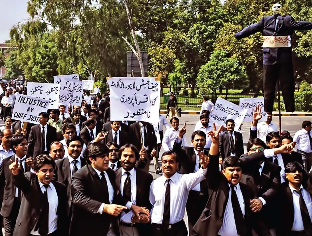 Lawyers Protest in Islamabad Over Supreme Court Appointments