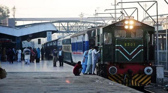 Pakistan Railways to Outsource 11 Trains Through Open Auction Pakistan Railways to Outsource 11 Trains Through Open Auction