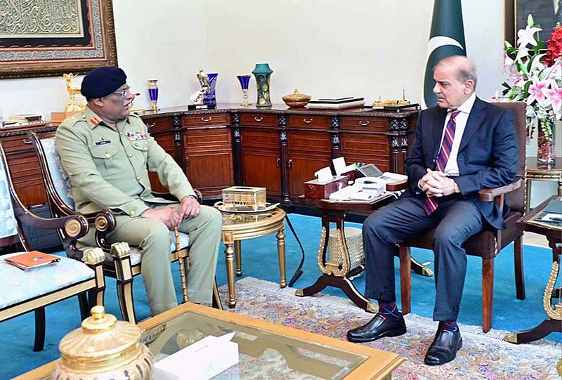 Farewell Meeting Between PM Shehbaz and General Sahir Shamshad Mirza Marks End of CJCSC Role Chairman Joint Chiefs of Staff Committee General Sahir Shamshad Mirza calls on Prime Minister Muhammad Shehbaz Sharif. APP/TZD