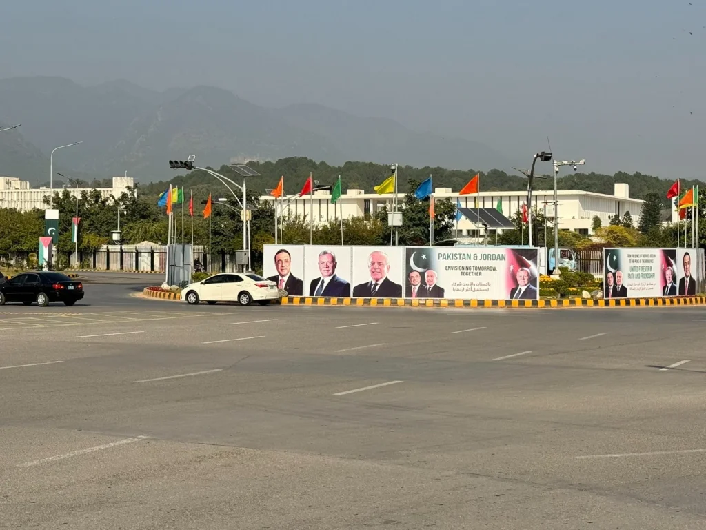 King Abdullah II Arrives in Pakistan to Strengthen Bilateral Ties King Abdullah II Arrives in Pakistan to Strengthen Bilateral Ties