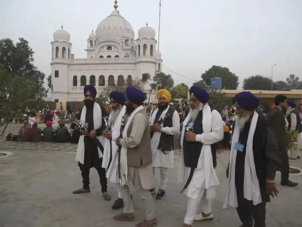 Pakistan Welcomes Sikh Pilgrims from India for Guru Nanak Anniversary Amid Border Tensions Pakistan Welcomes Sikh Pilgrims from India for Guru Nanak Anniversary Amid Border Tensions