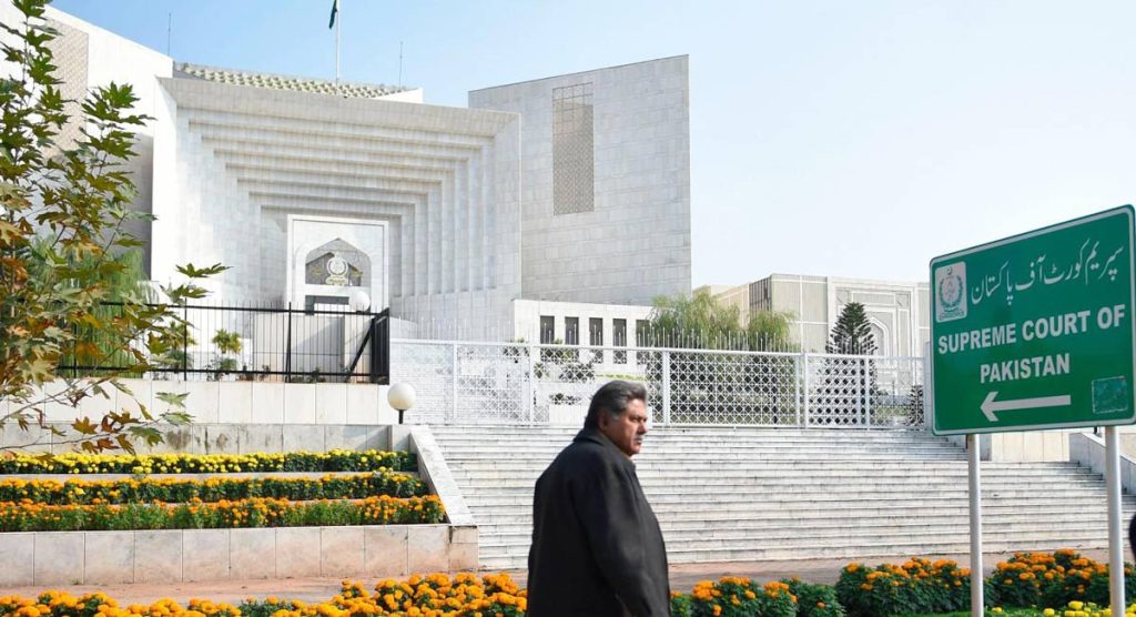 Civil Servants Need Not Follow Illegal Orders: SC
