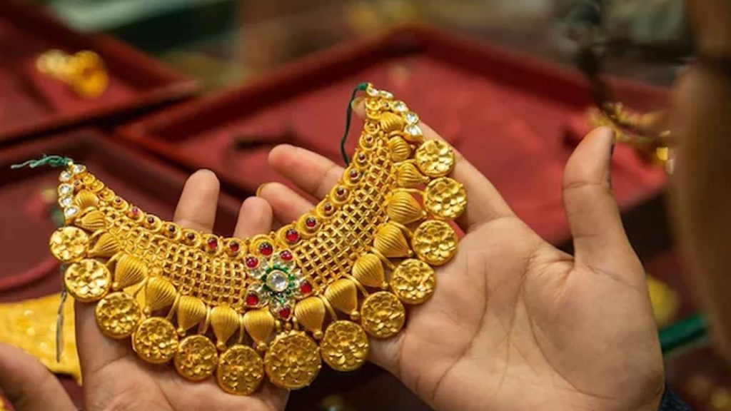 Gold Near Rs600,000 Per Tola as Prices Hit Record in Pakistan
