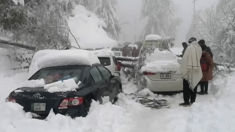 Severe Snowfall Paralyzes Life in Northern Areas, Roads Closed, Tourists Stranded, Two Killed Severe Snowfall Paralyzes Northern Areas, Tourists Stranded