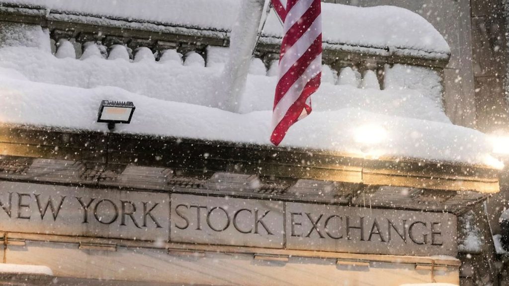 US Historic Snowstorm Leaves Millions Without Power