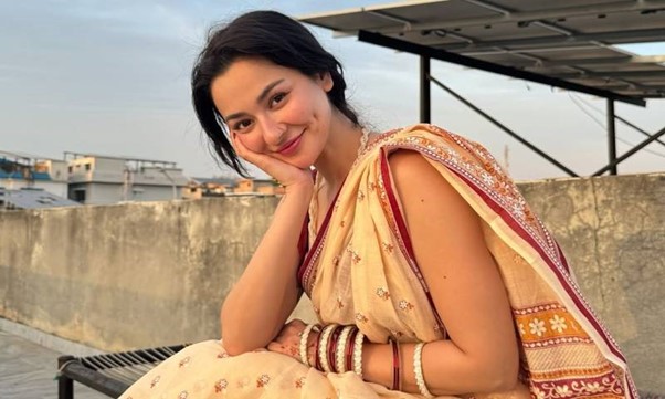 Hania Aamir Viral Eid Outfit Wins Hearts with Elegant and Modern Style Hania Aamir Viral Eid Outfit