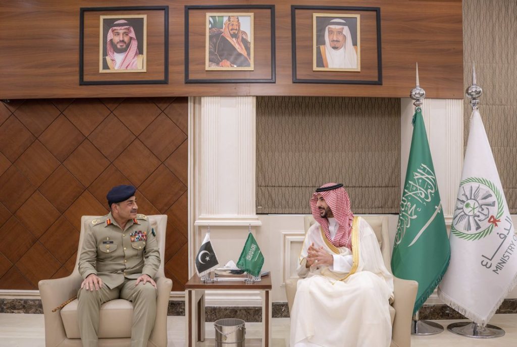 Saudi Defence Minister Meets Pakistan Army Chief