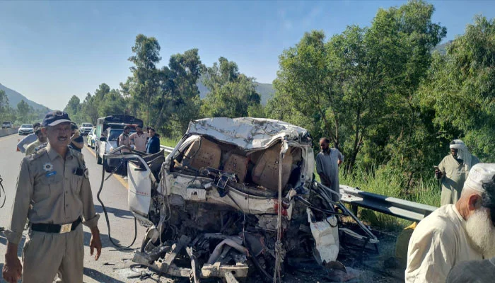 Swat Expressway Accident: Death Toll Rises to 18 After Deadly Bus and Van Collision Swat Expressway Accident: Death Toll Rises to 18 After Deadly Bus and Van Collision