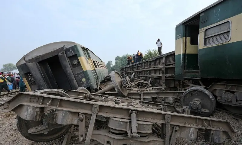 Rehman Baba Express Derailment in Multan Kills 6, Hurts 30 Rehman Baba Express derailment